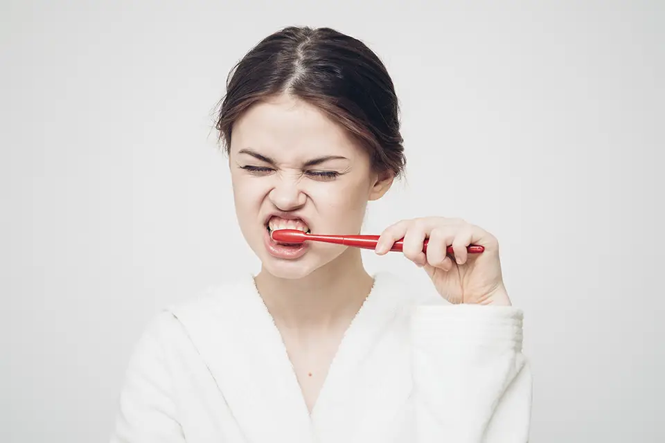The Right Way to Brush Your Teeth 1 How to Brush Teeth Properly (Step-by-Step Method)