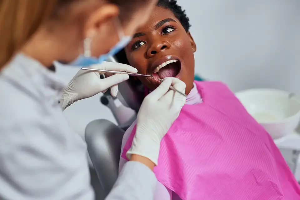 When to Call an Emergency Dentist Etobicoke (Right Now vs. Soon)