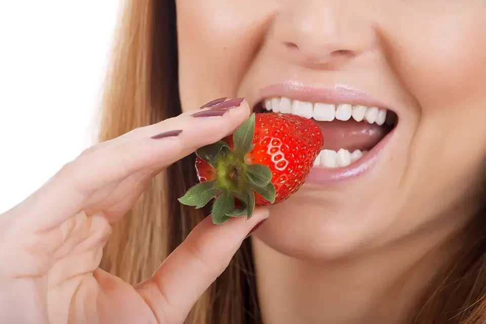 closeup-portrait-of-a-girl-with-healthy-teeth Foods That Whiten Teeth Naturally: What To Limit